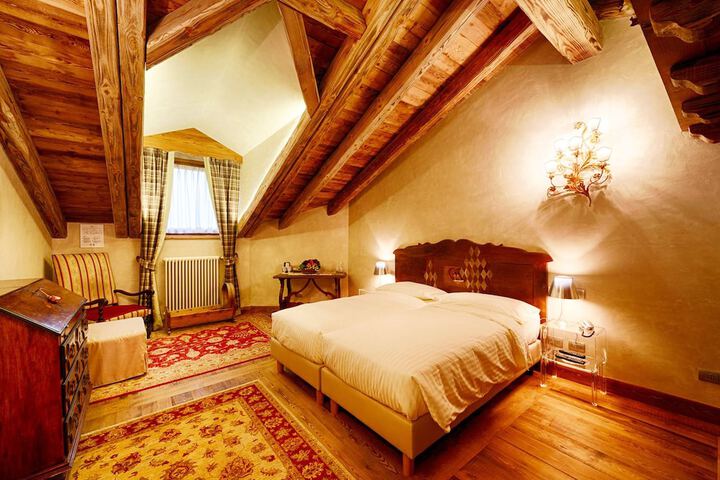 Room 8 of 44