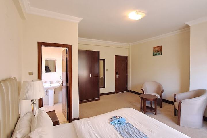 Room 12 of 28