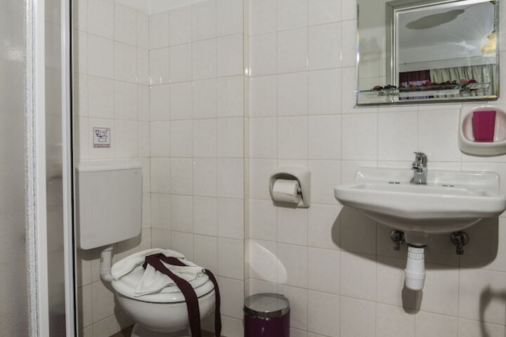 Room 14 of 23