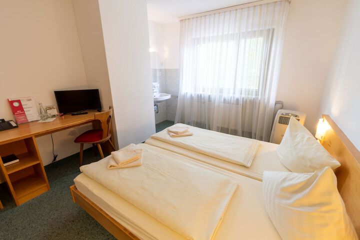 Room 6 of 36
