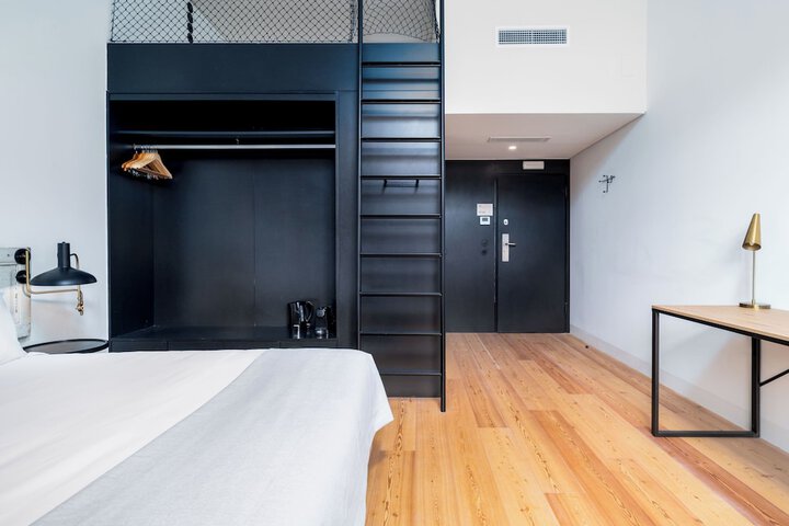 Room 34 of 74