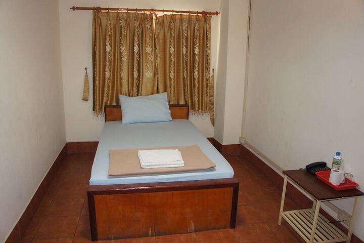 Room 13 of 32
