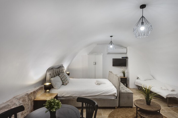Room 12 of 43