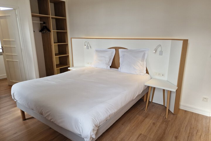 Room 16 of 80