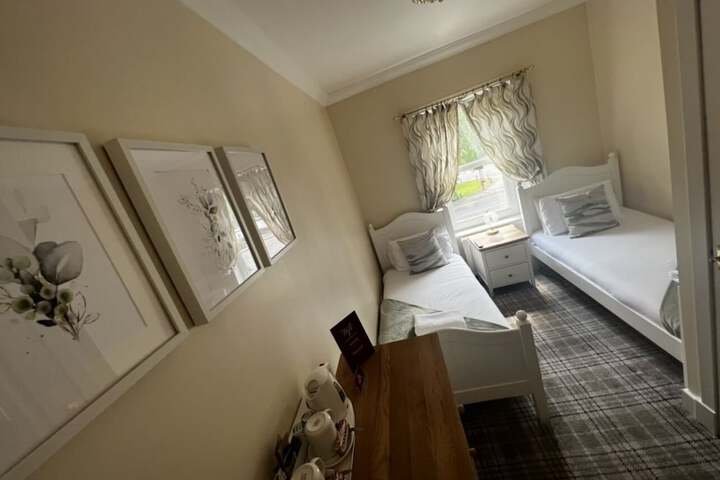 Room 5 of 11