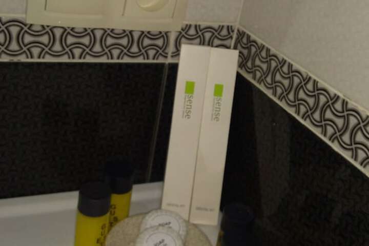 Room 8 of 36