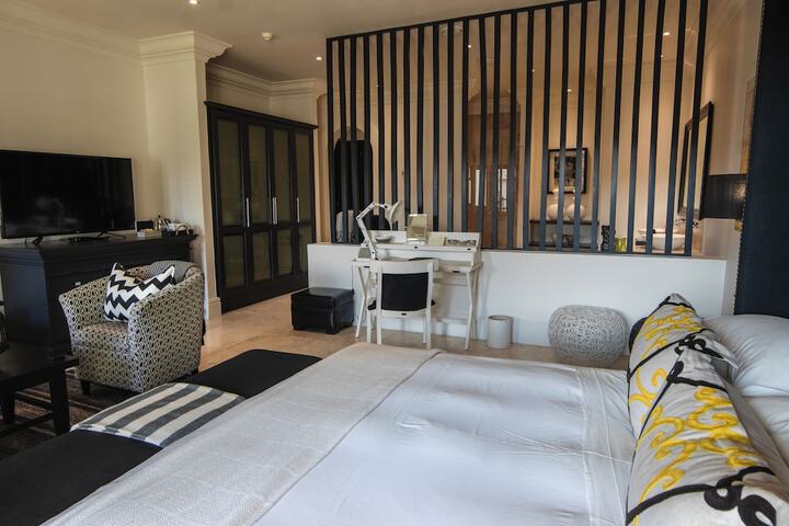 Room 52 of 145