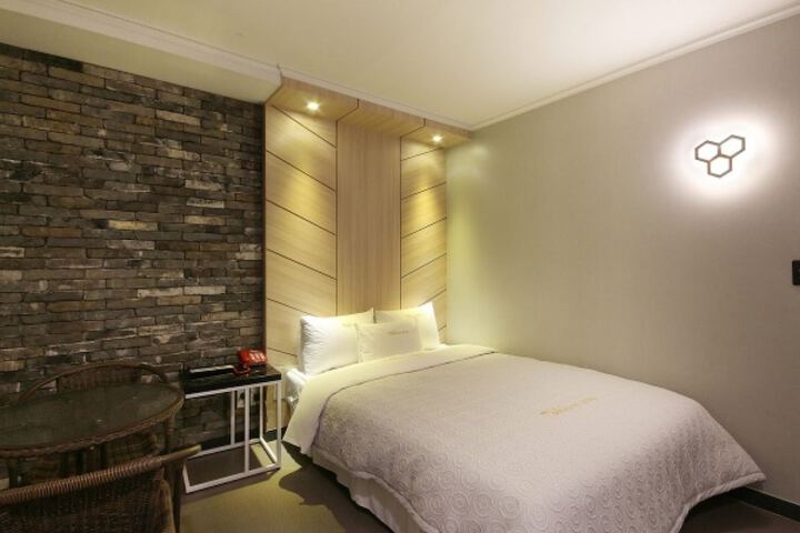 Room 76 of 118