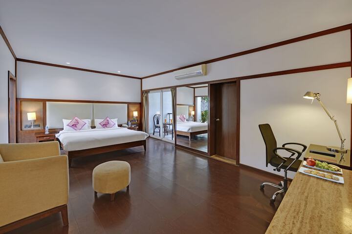 Room 10 of 90
