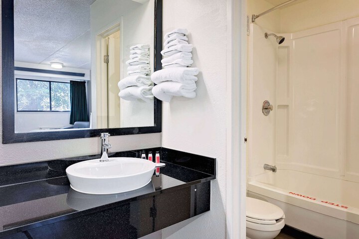 1 Double Bed Accessible Room (5 of 11)