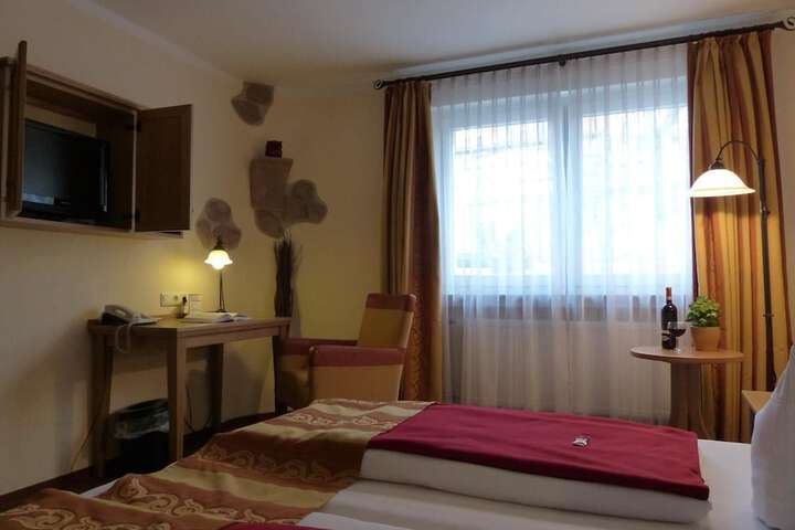 Room 13 of 27
