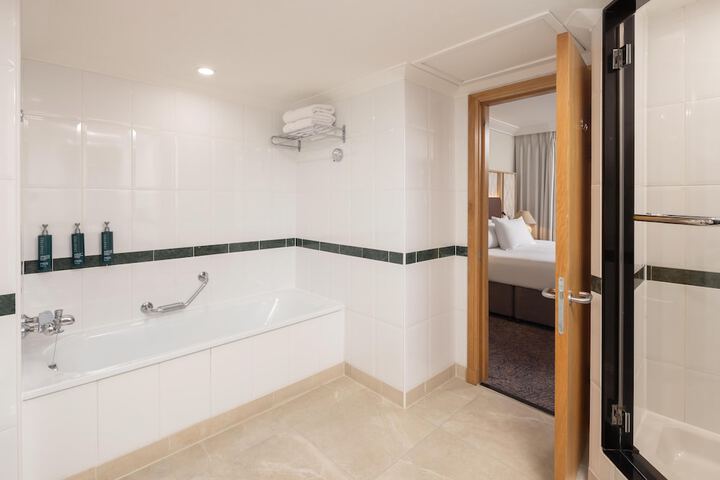 Room 93 of 148