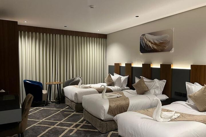 Room 5 of 11