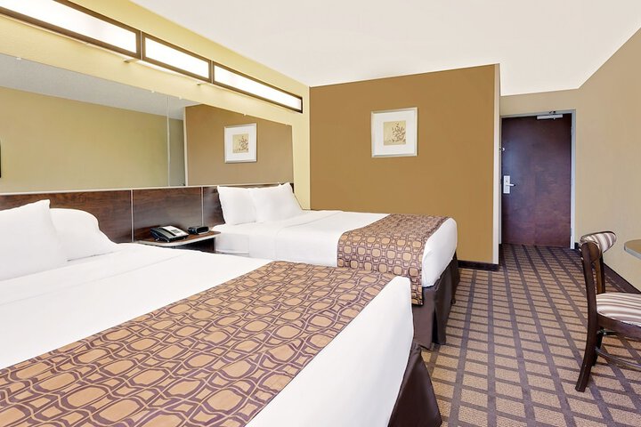 1 Queen Bed Accessible Room (26 of 26)
