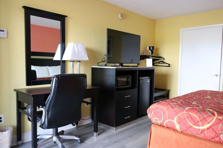 Room 4 of 24