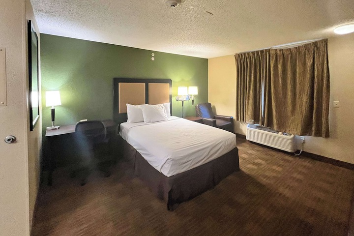 Room 19 of 28