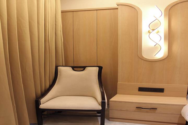 Room 25 of 77