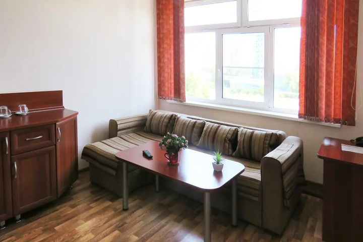 Room 4 of 13