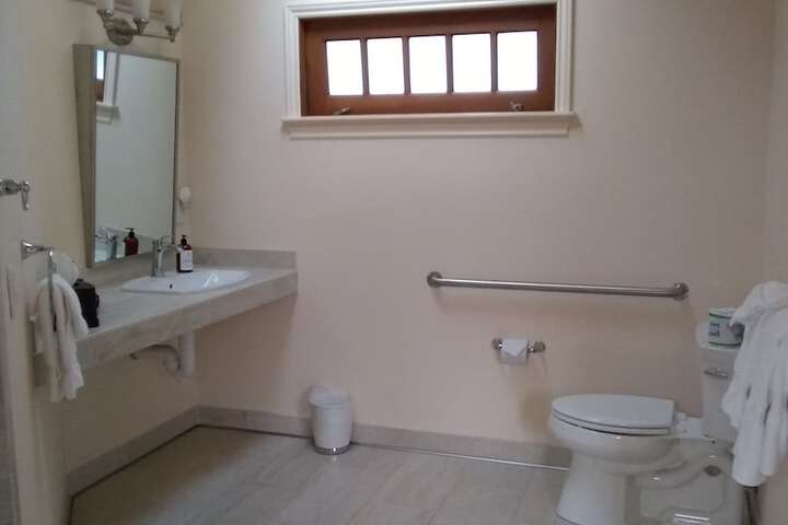 Room 108 of 147