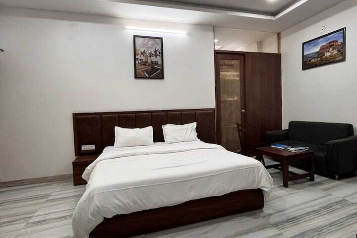 Room 12 of 52