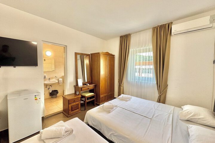 Room 44 of 73