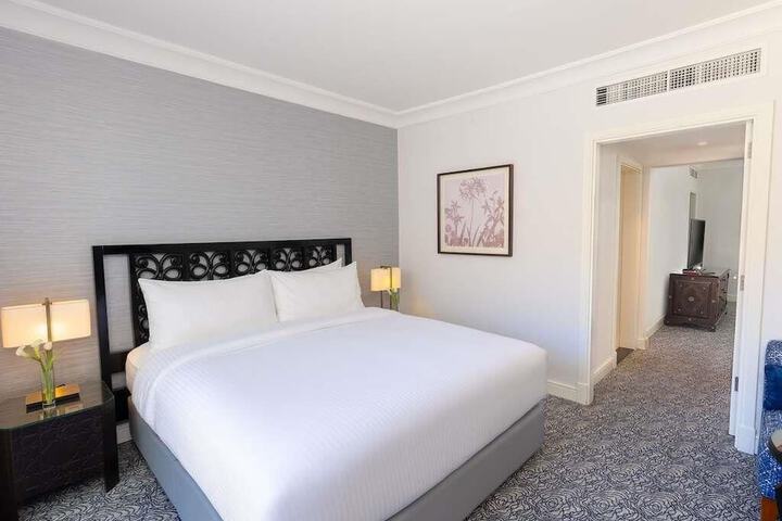 Room 35 of 195