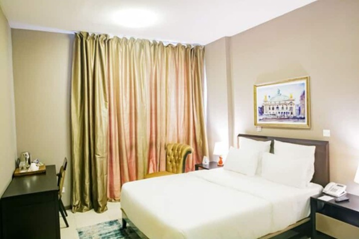 Room 27 of 110