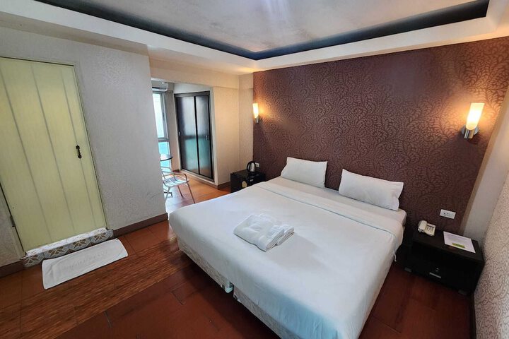 Room 7 of 56