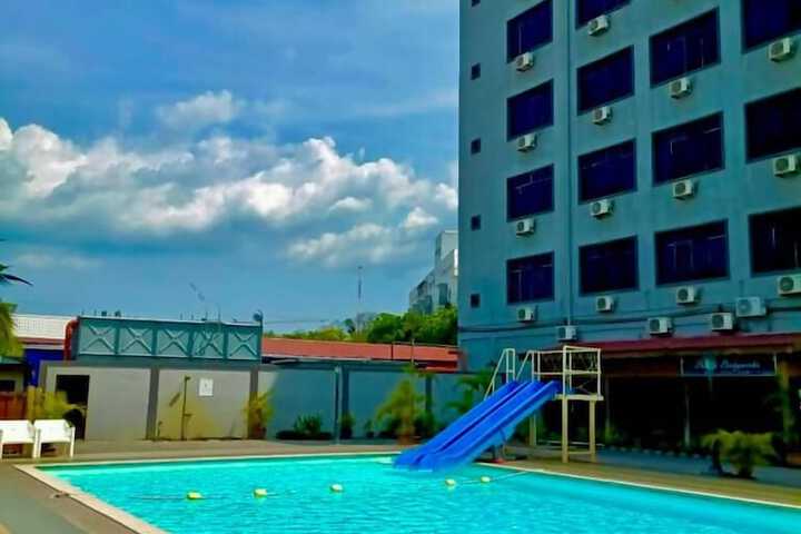 Hotel Pool