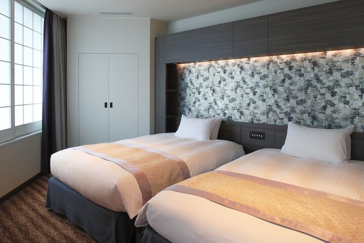 Room 6 of 72