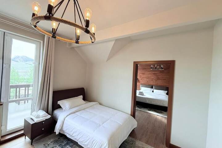 Room 32 of 63