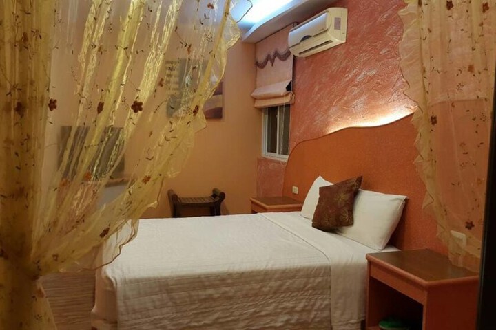 Room 11 of 33