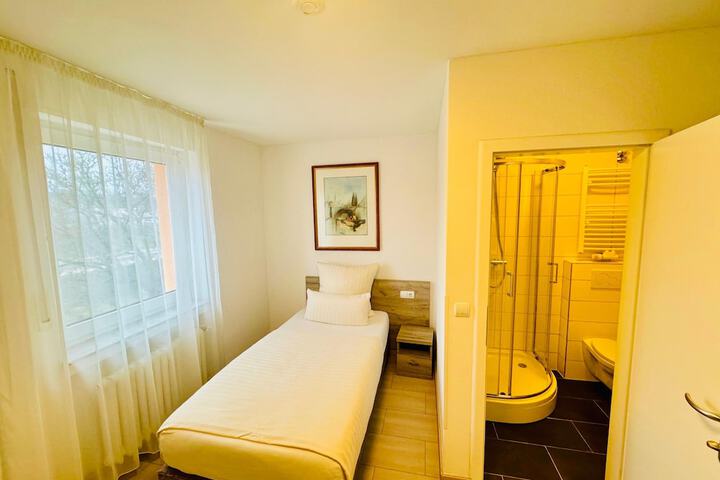 Room 14 of 34