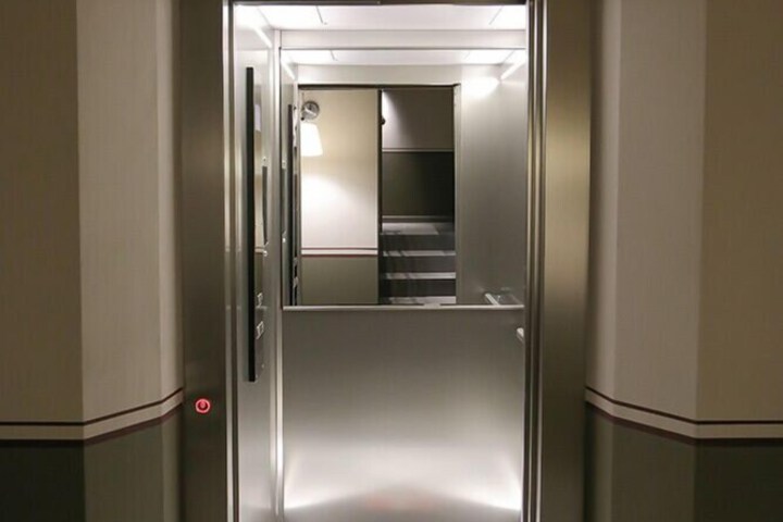 Ballroom/Hall 38 of 47