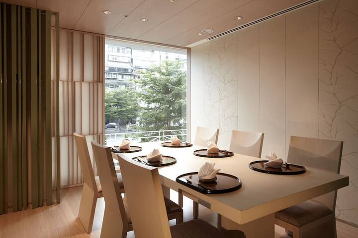 Dining 69 of 97