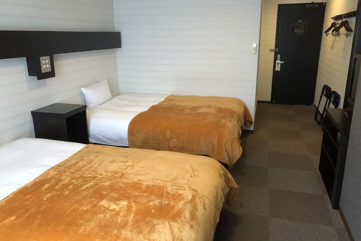 Room 17 of 77