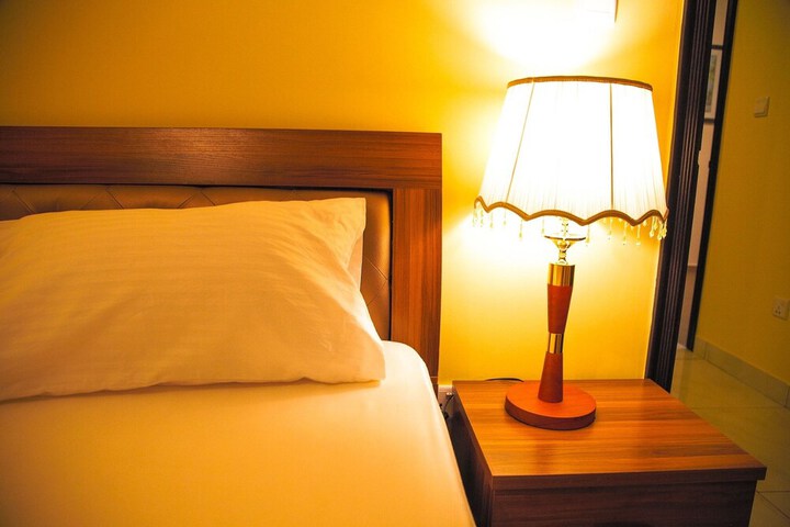 Room 18 of 105