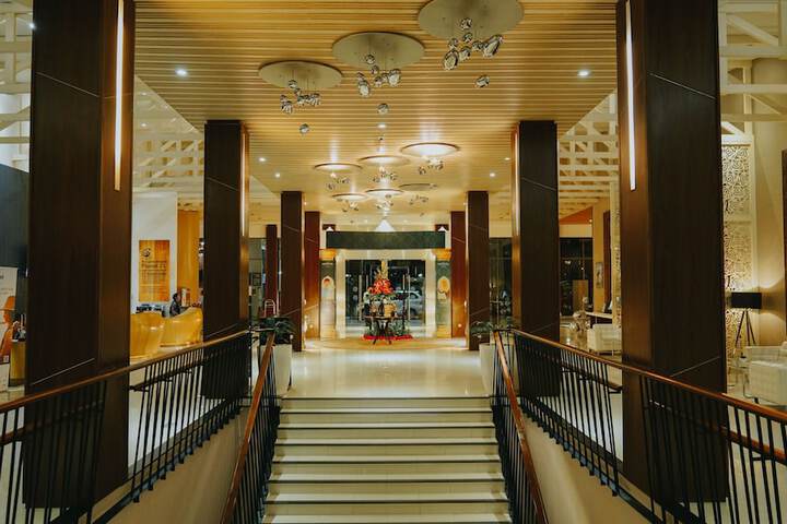 Entrance & Lobby