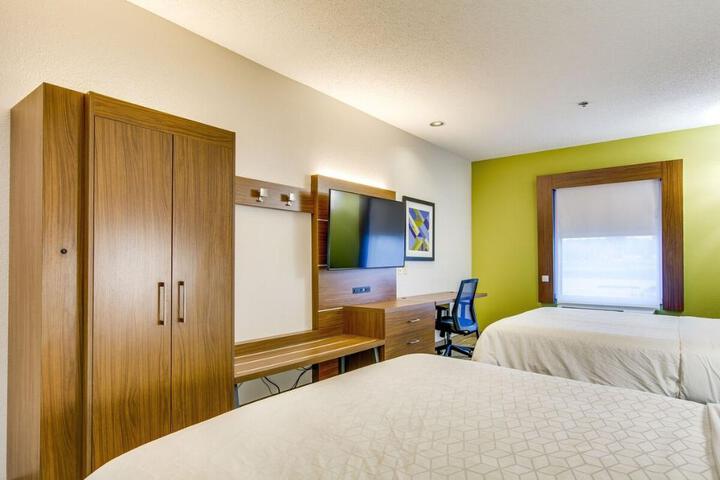 1 Queen Bed (1 of 9)