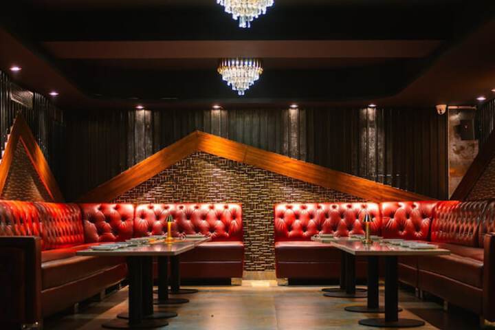Lounge 46 of 74