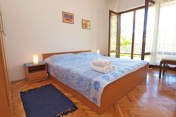 Room 4 of 26