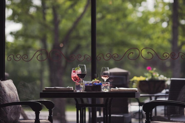 Dining 46 of 68