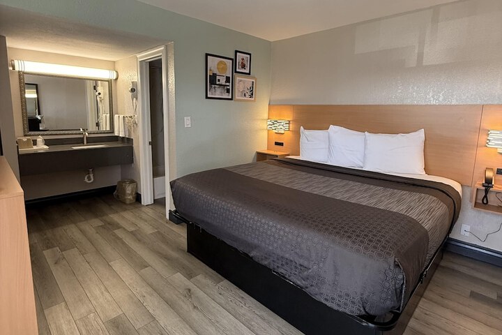 Room 22 of 46