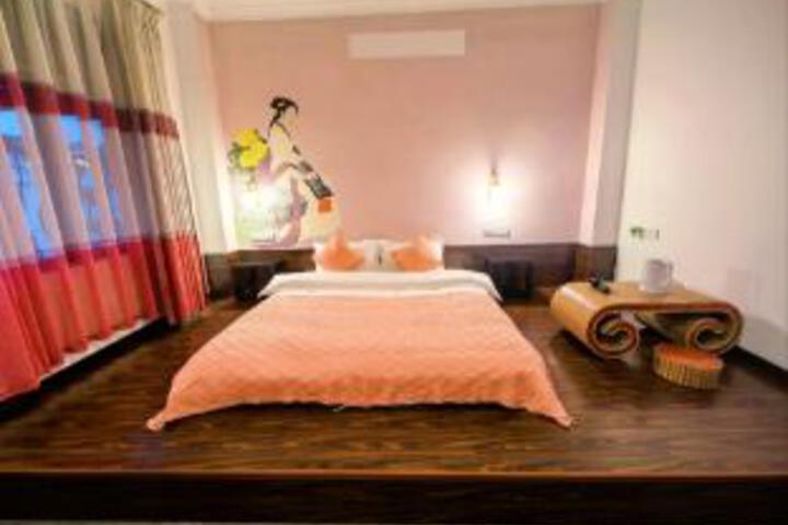 Room 17 of 18