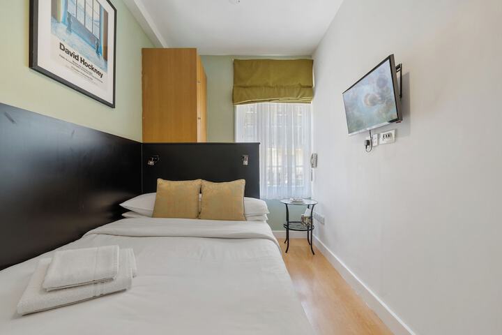 Room 36 of 60