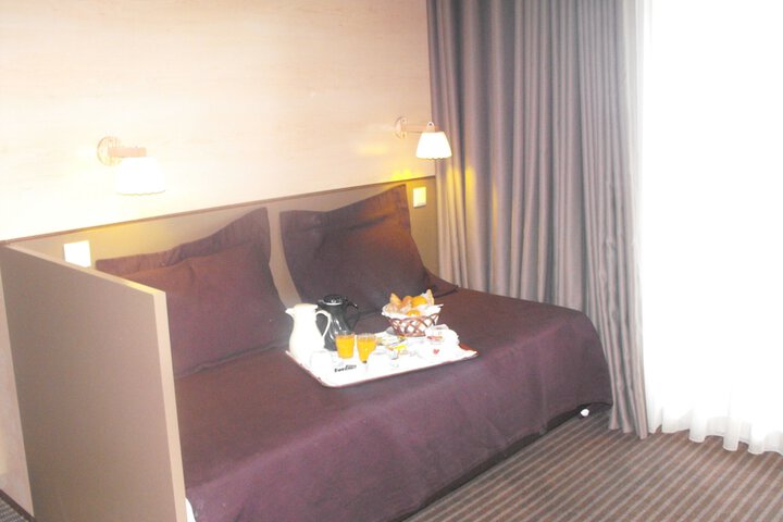 Room 14 of 100