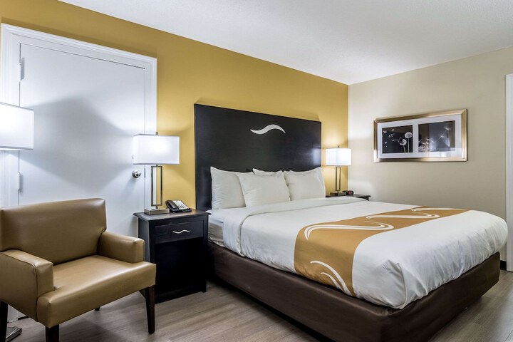 1 King Bed (6 of 12)