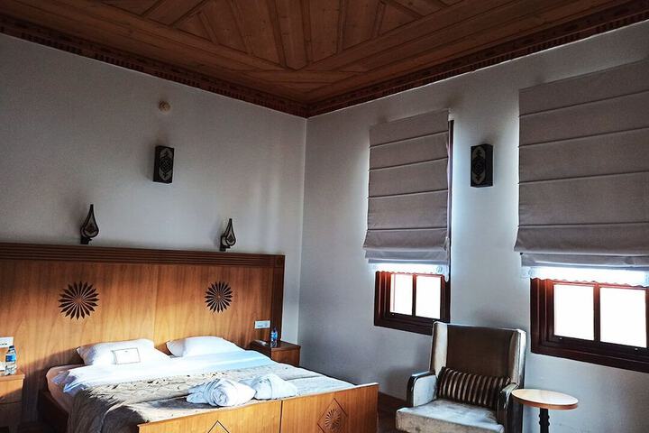 Room 11 of 83