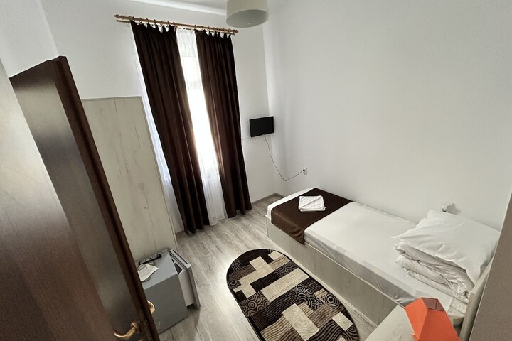 Room 12 of 39