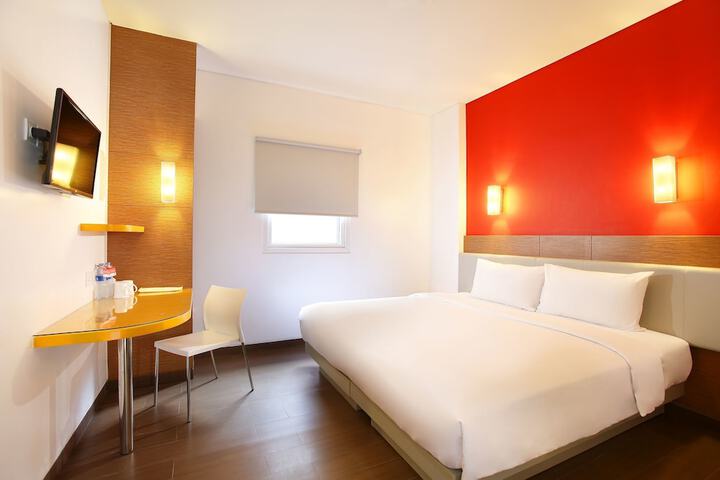 Room 7 of 18